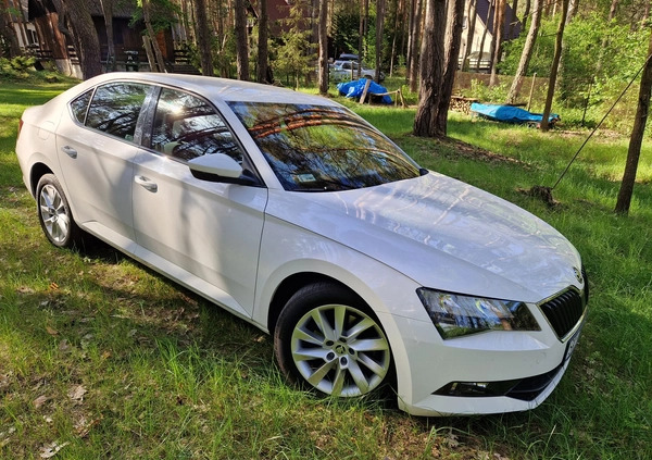 Skoda Superb cena 87500 przebieg: 80000, rok produkcji 2018 z Sosnowiec małe 301